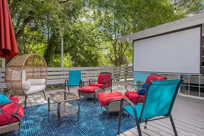 Image de Kid Friendly-Boat Ramp-Outdoor-Projector-Community Pool Access