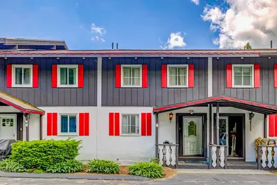 Image de Sweet condo with fast WiFi, gas fireplace, & W/D - close to slopes