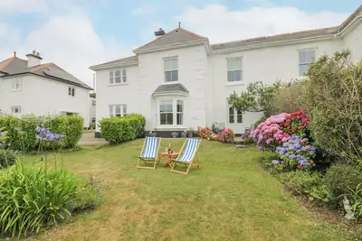 Image de Chynance, character holiday cottage, with open fire in Porthcurno