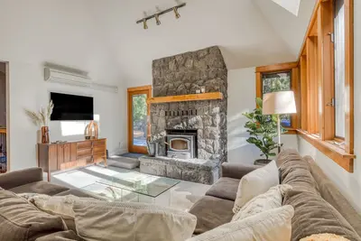 Image de Expansive golf-view getaway with private hot tub, pool, fast WiFi & game room