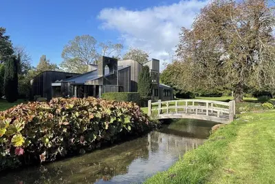 Image de Unique, Annexe sleeps 4 with Large Gardens & Tennis Court!