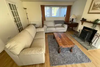 Oak Cottage, a luxury cottage 4 bed cosy sleeps 8, dogs very welcome