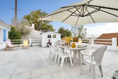Image de Maison à Barbâtre pour 12 - 450m de la plage