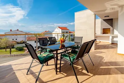 Image de Appartement de vacances pour 6 personnes env. 90 qmà Milčetići, Baie de Kvarner (Krk)