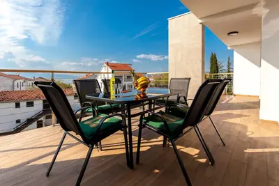 Image de Appartement de vacances pour 6 personnes env. 90 qmà Milčetići, Baie de Kvarner (Krk)