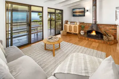 Montville Retreat With Hinterland & Coastal Views