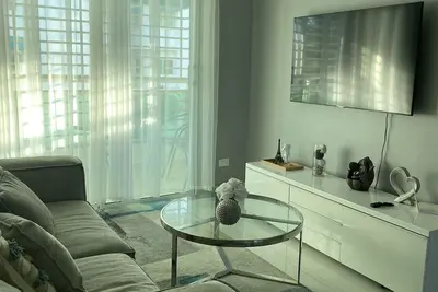 Image de Beautiful apartment in residential in front of the sea