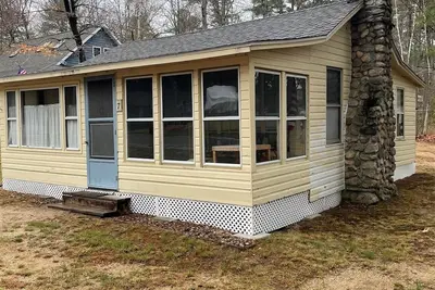 Image de Small Cottage just steps away from Sebago Lake