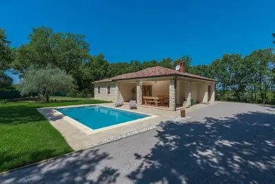 Image de Maison de vacances avec piscine privée pour 6 personnes env. 70 m²à Juricani, Istrie (Umag et environs)