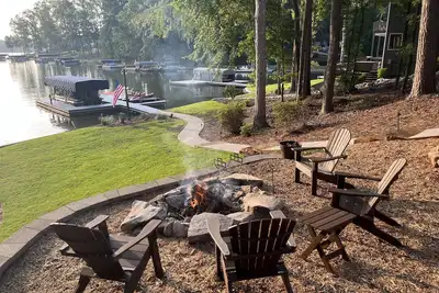 Image de Beautiful lake house 5 minutes from town