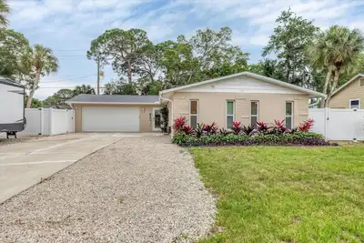 Image de Close to beaches & bike Path w/ lots of gear to enjoy all the nearby recreation!