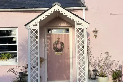 Image de The Pink Cottage Upstairs Suite and Secret Garden. . . beautiful walks & sea view.