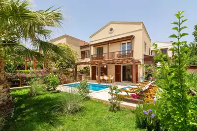 Image de Elegant villa in exclusive LaVanta estate, private pool, lush gardens & sea view
