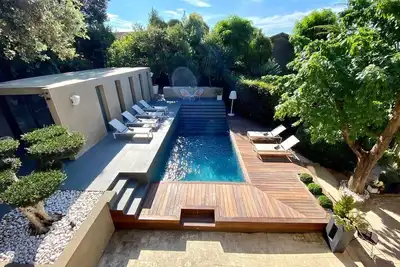 Image de Villa de luxe avec piscine au pied de la cite