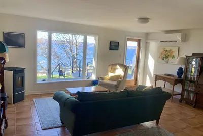 Image de Remodeled Cayuga Lake Cottage - nice yard & waterfront, near Treleaven winery