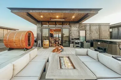 Image de Pet-Friendly, Hot Tub & Sauna CaveB Lakeside Luxury Spa Retreat by The Gorge