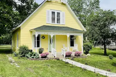 Image de The Gingerbread House in Quilt Town, Usa!