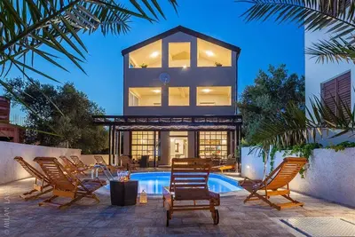Image de Incroyable Villa Grande avec piscine