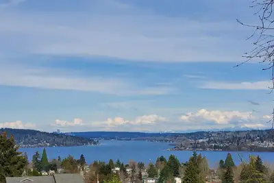 Image de ♠️ Lake View ♠️ Private ♠️ Centrally Located ♠️ Spacious ♠️ Fast Wifi