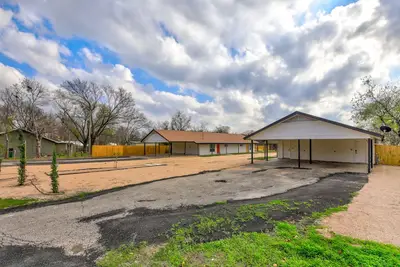 Image de Cozy Designer Home in 1 Acre Land 5 mins to Domain