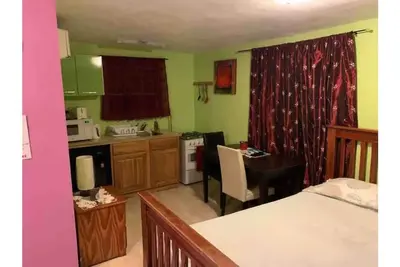 Image de Friendly and Family Oriented Space Close to the Airport.