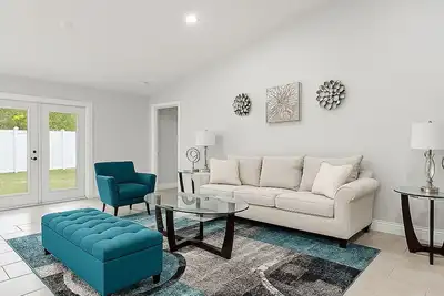 Image de Entire House close to everything.