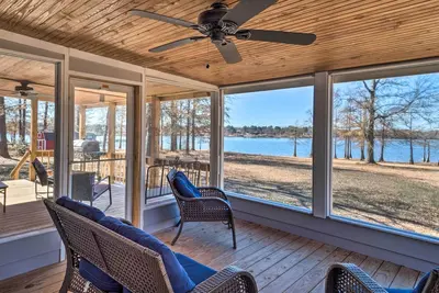 Image de 'Cypress Point' Spacious Home: Pier & Boat Launch!