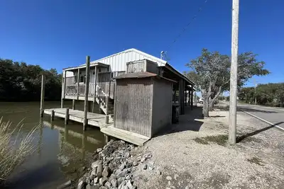 Image de Cajun Saint Outdoors - Cozy Camp Over The Water