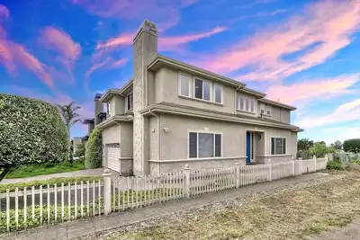 Image de Beautiful Beach House. Just blocks from the beach and restaurants.