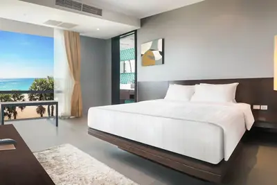 Image de 2 minutes to the beach! Family-sized residence with kitchen