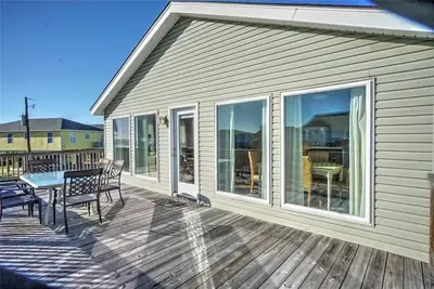 Image de Cozy and Clean steps from the beach. Gulf views <3