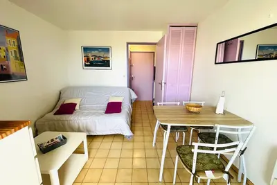 Studio à Sète avec parking à 500m de la plage