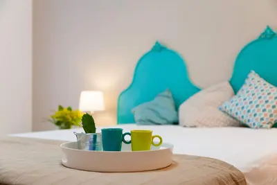 Delightful little apartment in the main street of downtown