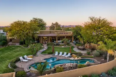 Stylish Arizona Abode - Desert Oasis w/ sprawling mtn views