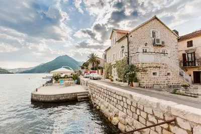 Image de Luxury 6 bedroom house on waterfront