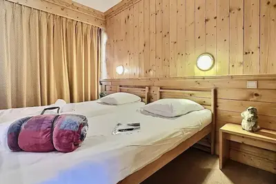 Image de 50m du centre station, 3ème étage, vue montagne, balcon, casier à ski, 70m², Tignes