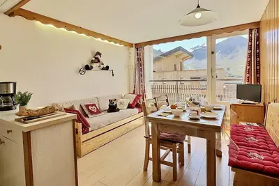 Image de À 50m des pistes de ski, 1er étage, balcon, télévision, casier à ski, 30m², Tignes