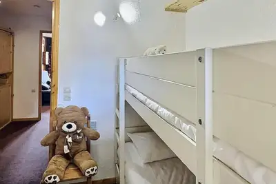 Image de Pied des pistes de ski, 2ème étage, vue rue, balcon, télévision, casier à ski, 30m², Tignes