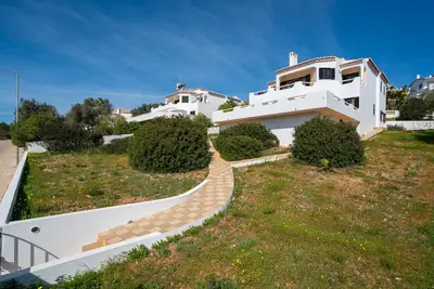 Image de Spacious villa 5 minutes walk (400m) to beautiful sandy beach