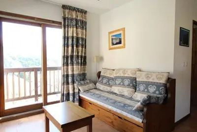 Image de 10m du centre station, 1er étage, balcon, télévision, casier à ski, 44m², Aussois