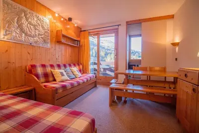 Image de Pied des pistes de ski, 5ème étage, vue pistes de ski, balcon, télévision, casier à ski, 27m²
