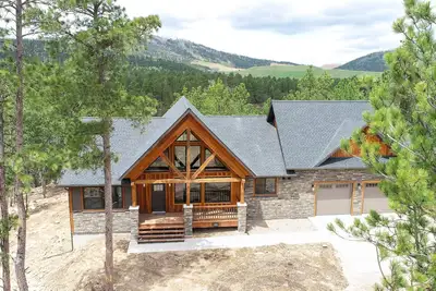 Image de 4, 000 Sq. Ft. New Beautiful Lodge in Powder House and Large Deck w/ View!
