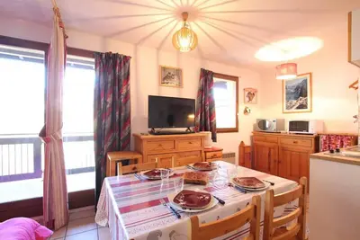 300m des commerces, 6ème étage, balcon, télévision, casier à ski, 29m², Serre Chevalier