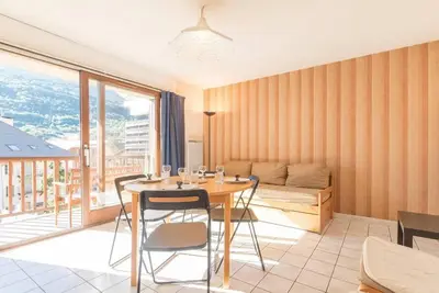 Image de 100m du centre station, 1er étage, balcon, parking, télévision, 50m², Serre Chevalier