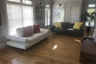 Image de Home away from Home- Buckhead Townhouse