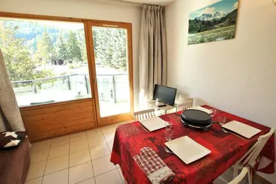 Image de 260m du centre station, 2ème étage, piscine, balcon, 42m², Serre Chevalier