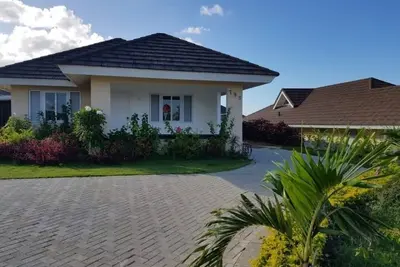 Image de Villa 795 Richmond Estates St Ann Jamaica, beautiful modern rental property.