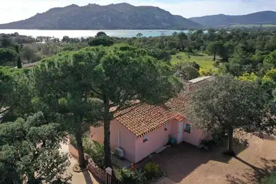 Image de Logement chaleureux, plage à pied, Patio vue mer.
