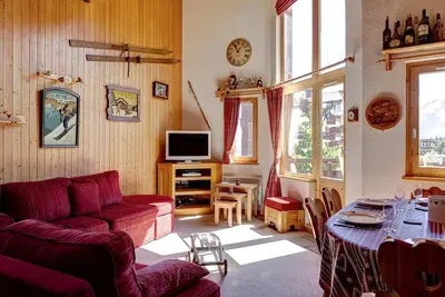 Image de Pied des pistes de ski, 2ème étage, vue forêt, balcon, télévision, casier à ski, 65m², La Tania