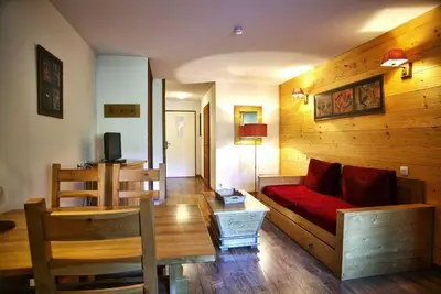 Image de 2ème étage, télévision, casier à ski, 28m², Brides Les Bains